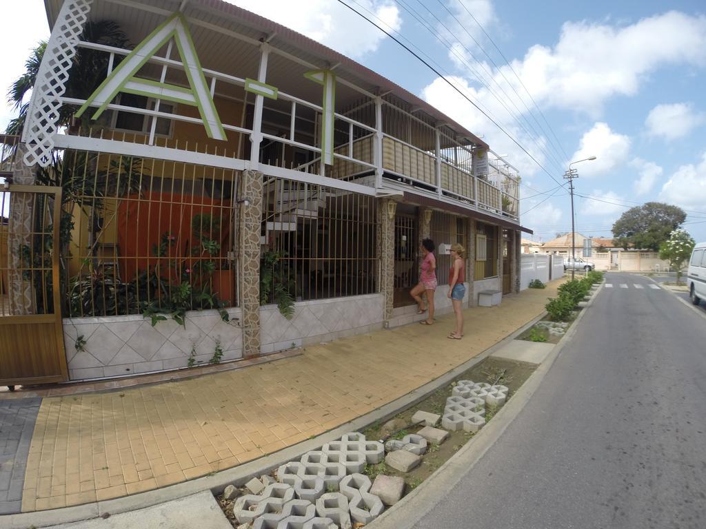 A1 Apartments Aruba Oranjestad Esterno foto